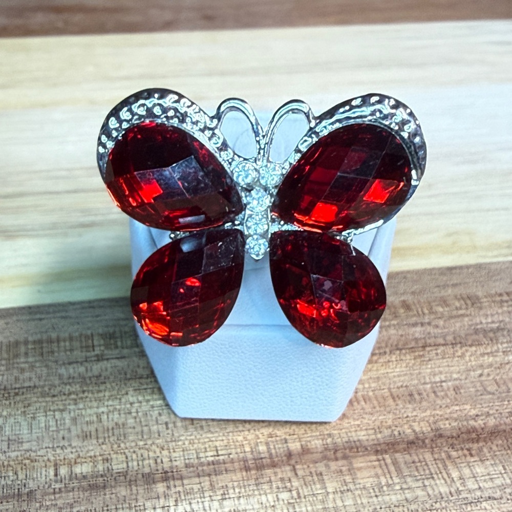 Elegant Red Gem Butterfly Ring